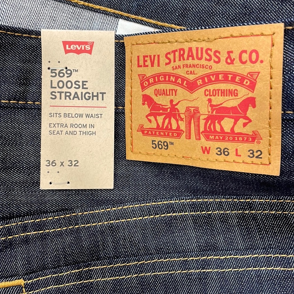 Levi’s 569 jeans